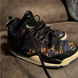 Jordan 4 Rush Violet size 5Y